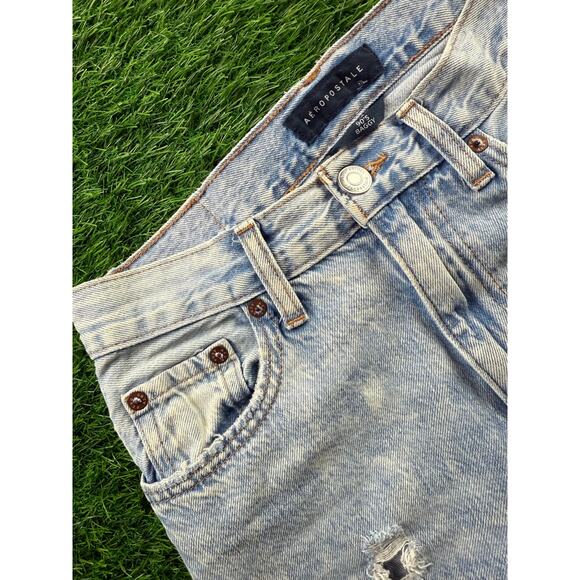 Aeropostale Womens Mom Jeans Light Wash Distressed High Rise Sz 2R Ripped Knees - Picture 6 of 12